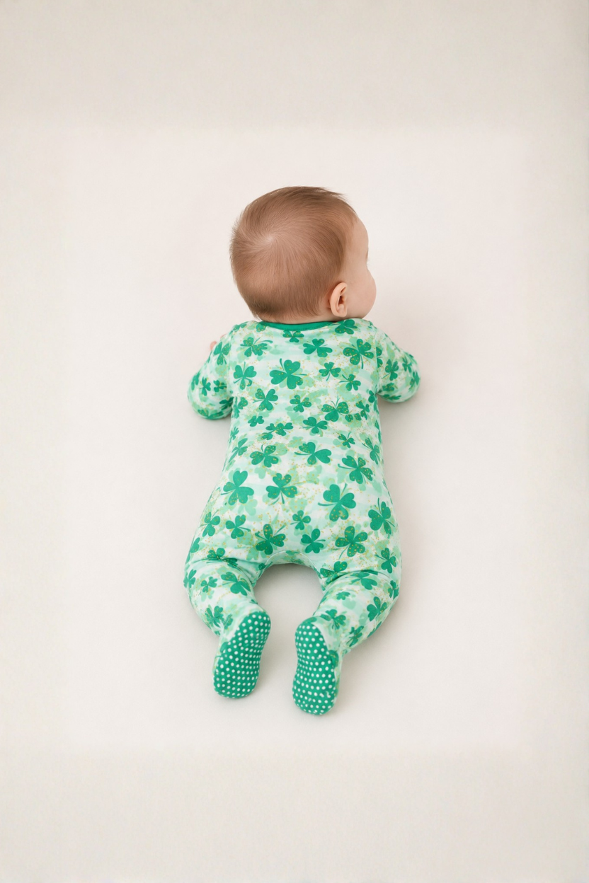 Bamboo_Clover_Field_Footed_Pajama_RuffleButts_+_RuggedButts_5SL0951_00_P1120_0306M_2