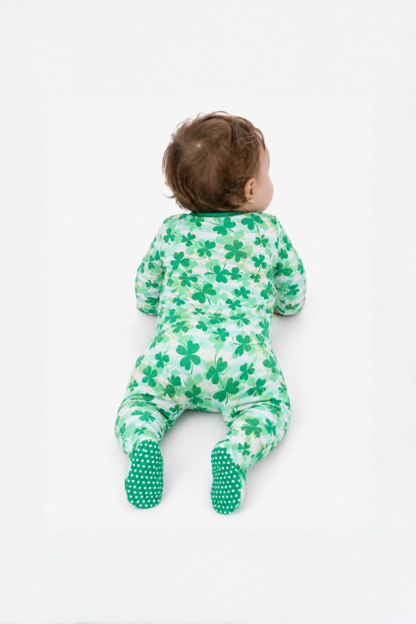Bamboo_Clover_Field_Footed_Pajama_RuffleButts_+_RuggedButts_5SL0951_00_P1120_0612M_2
